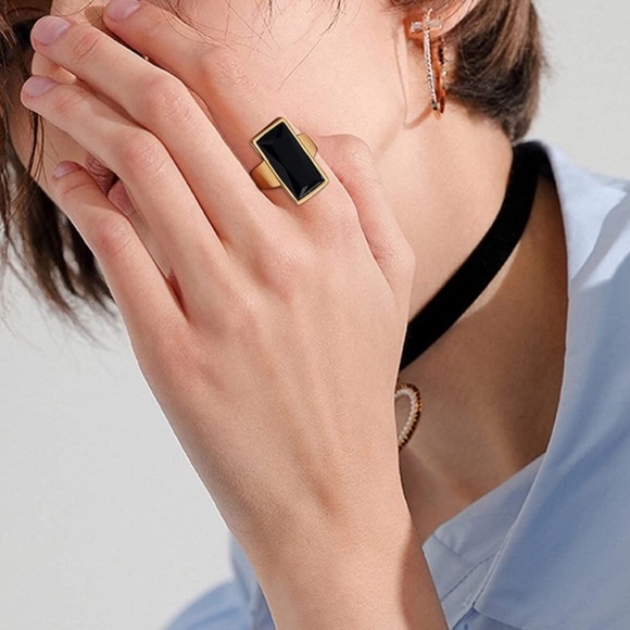 Black Glass Statement Ring 18k gold plated new - Picture 3 of 3